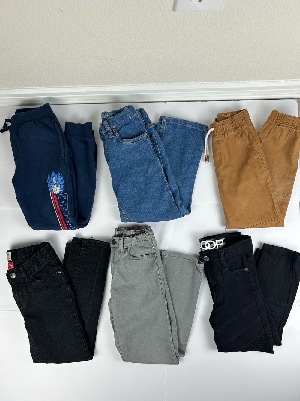 Set Of 6 Kids Pants, Jeans, joggers Size 6 Blue , Brown , Gray For Boys